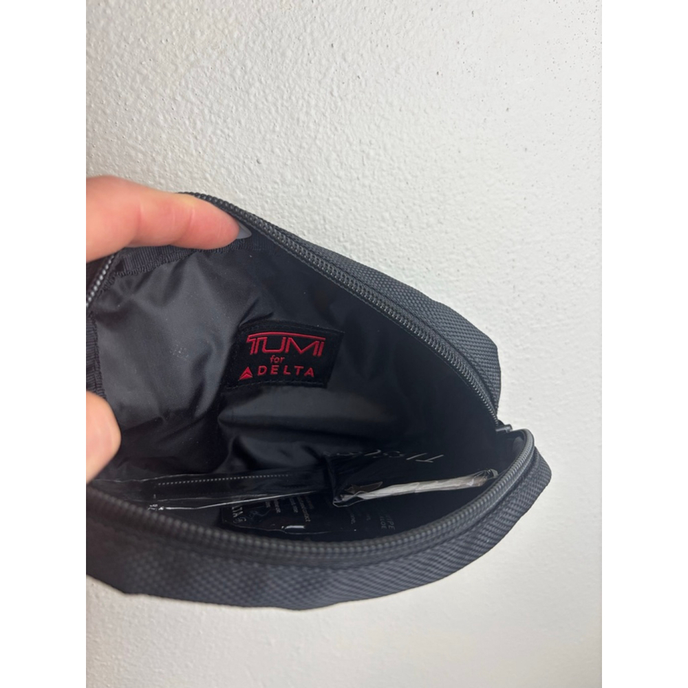 TUMI Black Cosmetic Bag One Size with Red Logo travel designer vacation makeup - Picture 6 of 7